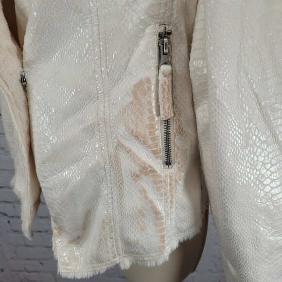 BKE Ivory Animal Print Soft Faux Fur Lined Snap Front Moto Jacket Size Small S - Picture 10 of 16